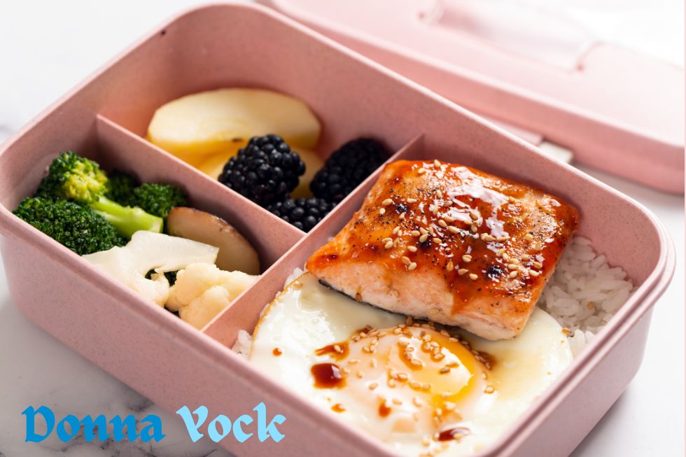 For your child’s oral health, pack the ideal nutritious lunch.