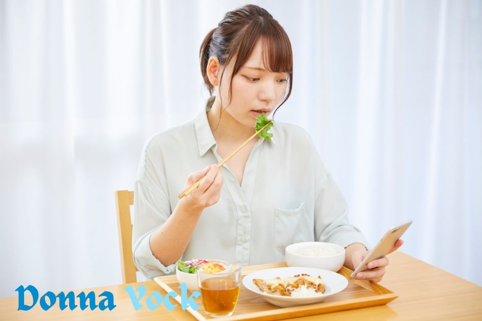 Overcoming Difficulties When Speaking and Eating While Wearing Dentures